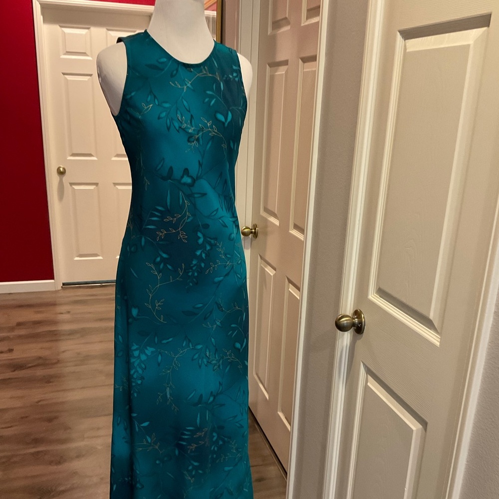Sleeveless green dress
